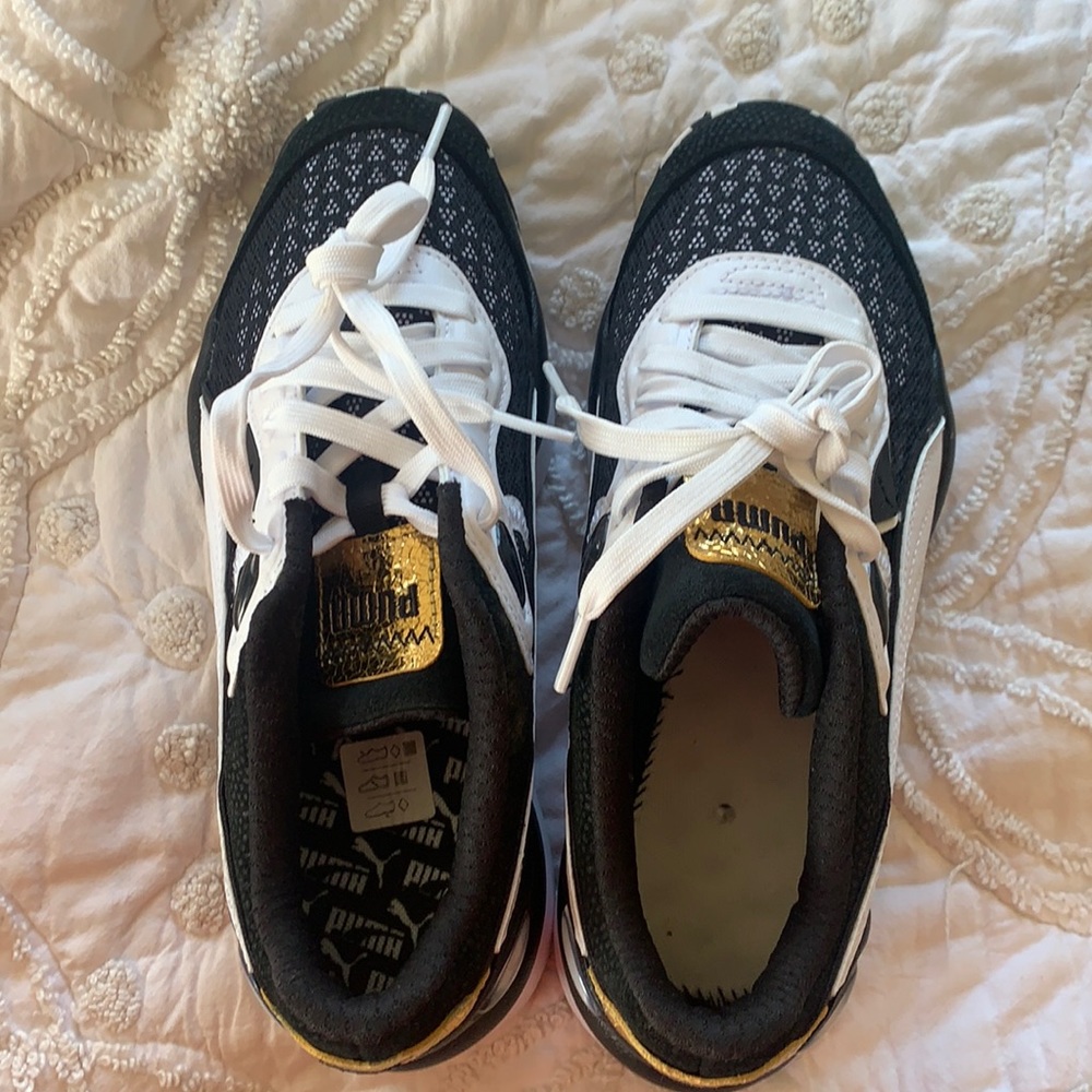 Puma tennis shoes